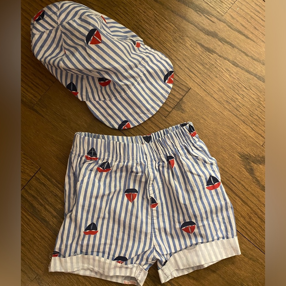 Matching hat and shorts with boats size 3m